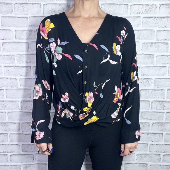 |•A.N.A•| High Low Floral Twisted Front Top Size Small - Picture 2 of 8